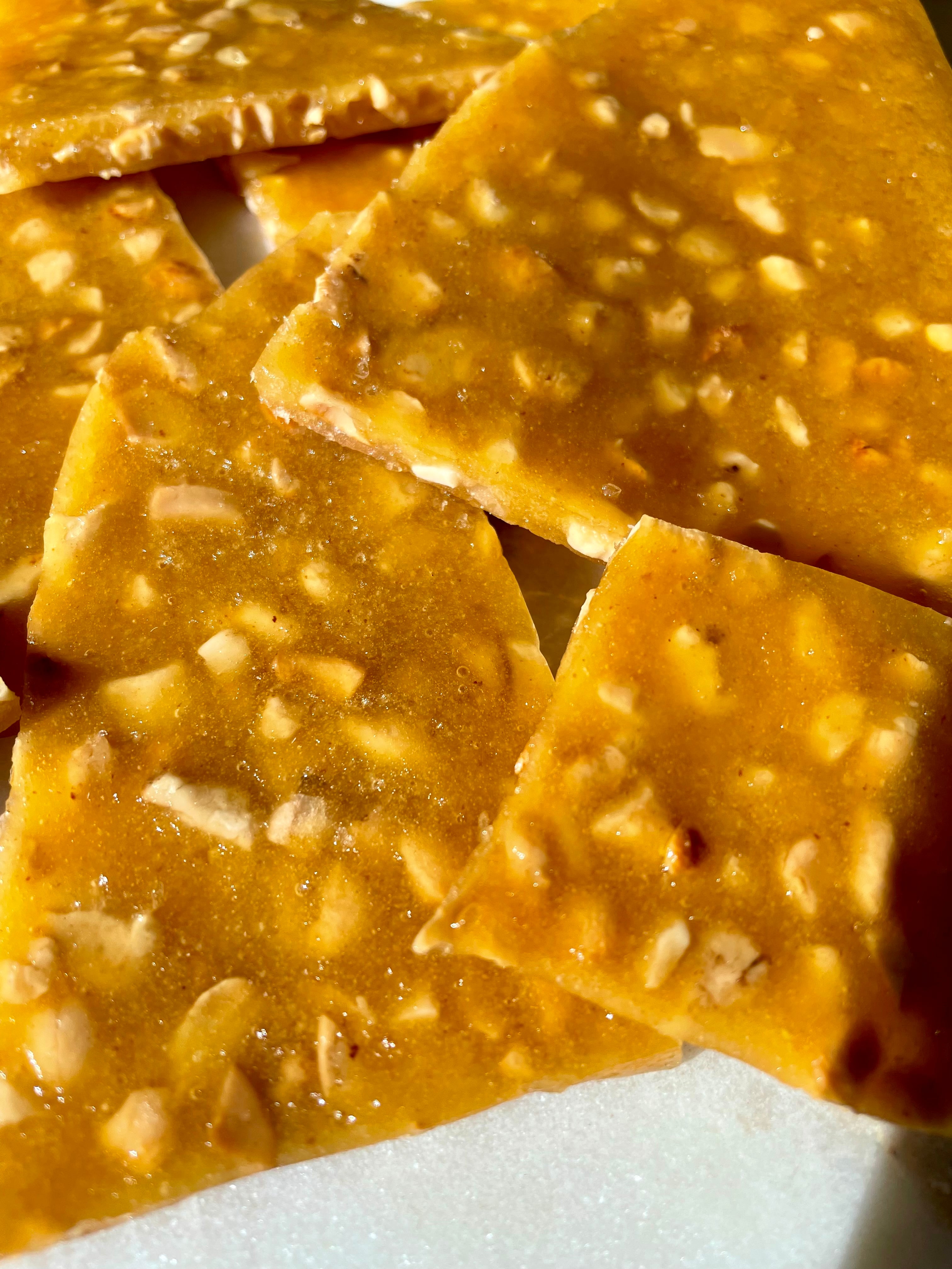 Cashew brittle