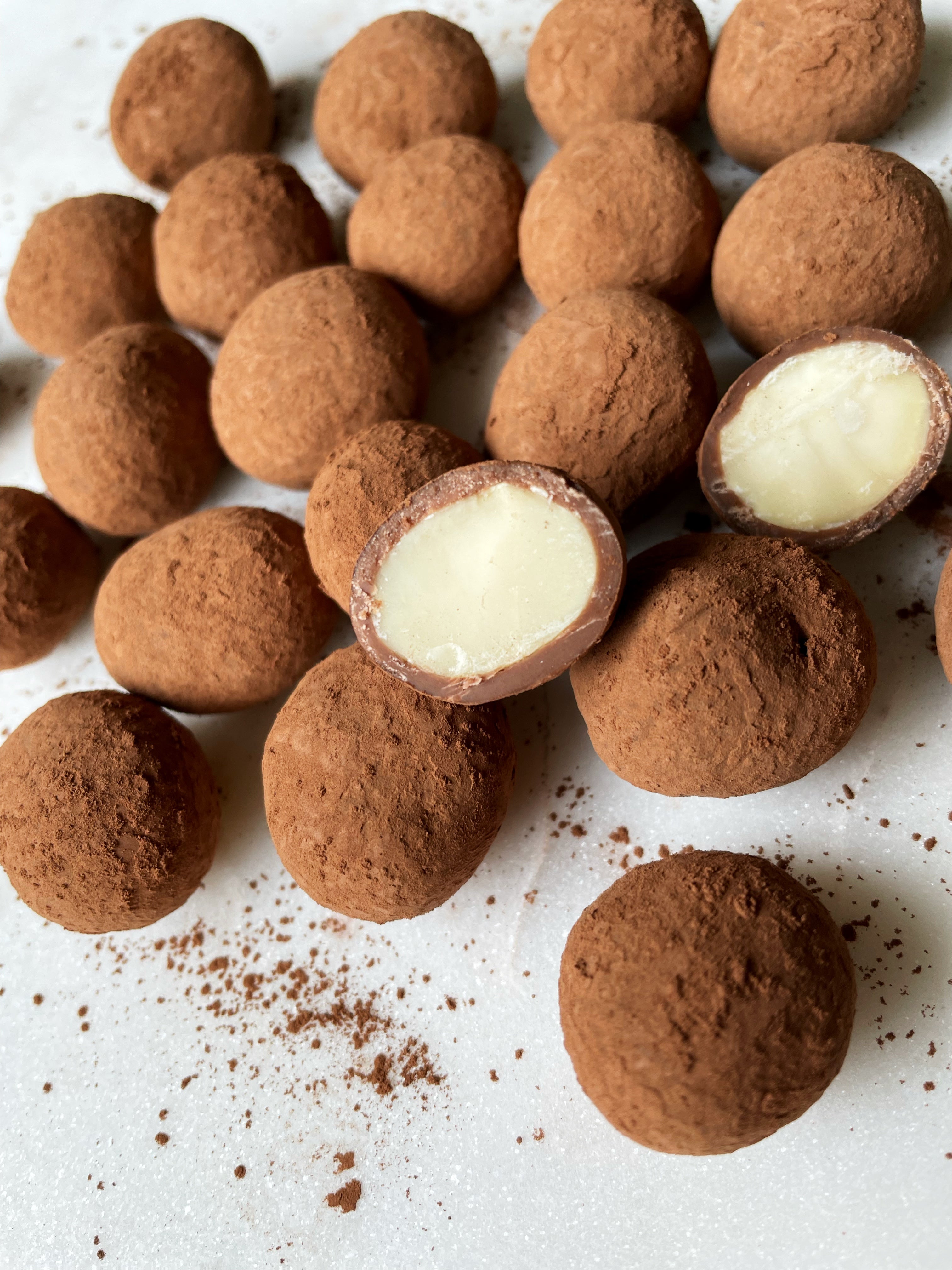 ynut premium Belgian milk chocolate with macadamias